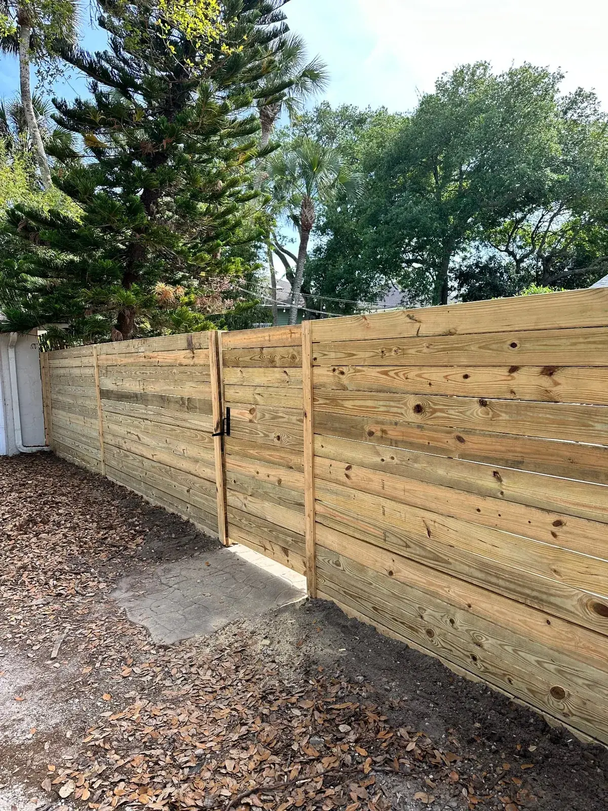 Horizontal wood privacy fence with an integrated walk gate